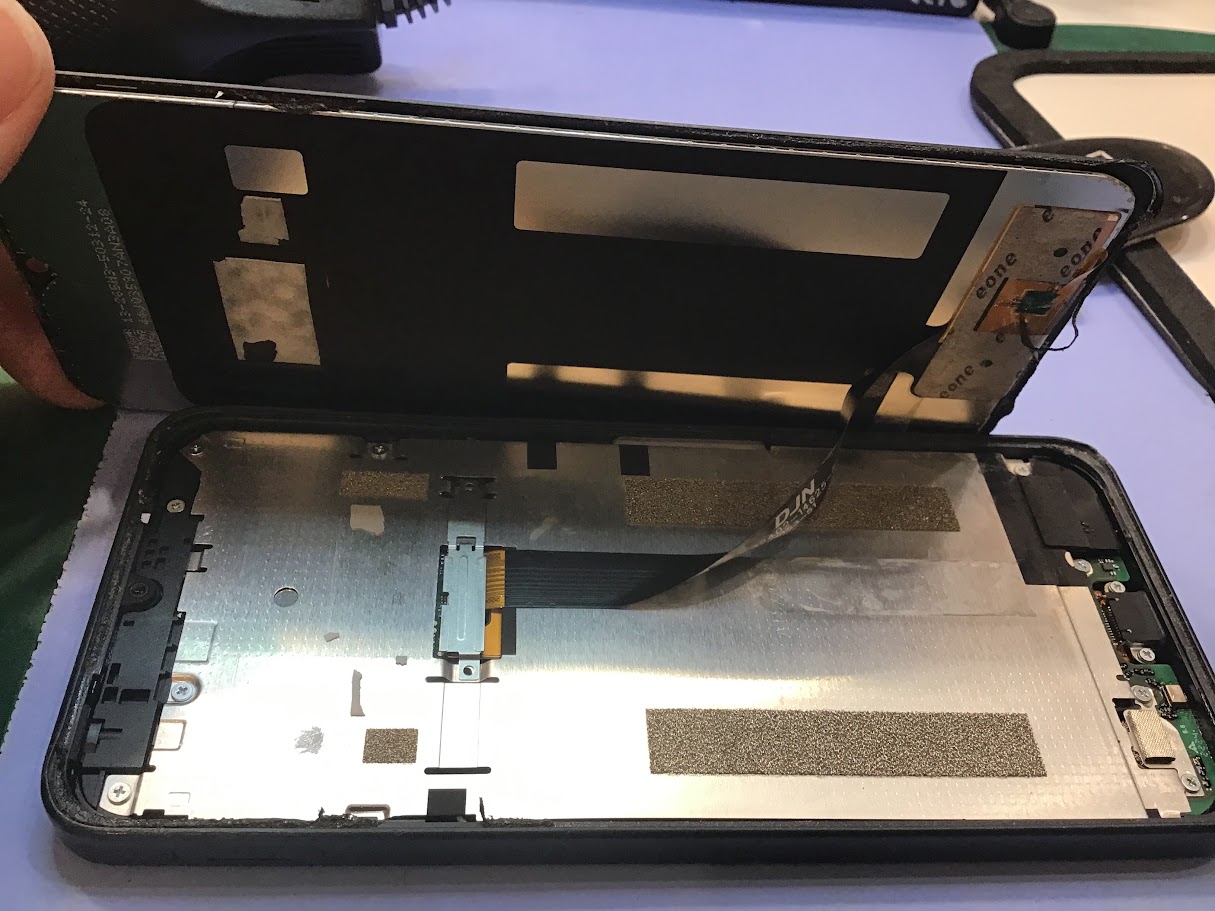 AQUOS wish4の画面交換ならデータそのまま修理可能なスマホ修理工房町田モディ店へ！